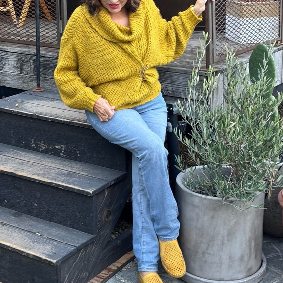 Anthropology Cozy Mustard Turtleneck Sweater size small - Picture 11 of 11